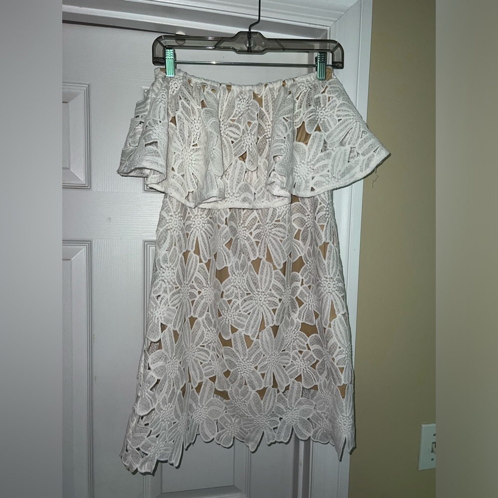 Judith March Medium strapless white lace dress. NWOT. In excellent condition!